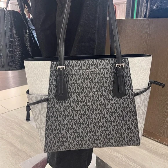 MICHAEL KORS Voyager Large Color-Block Metallic Signature Logo EW Tote Shoulder - Picture 16 of 16